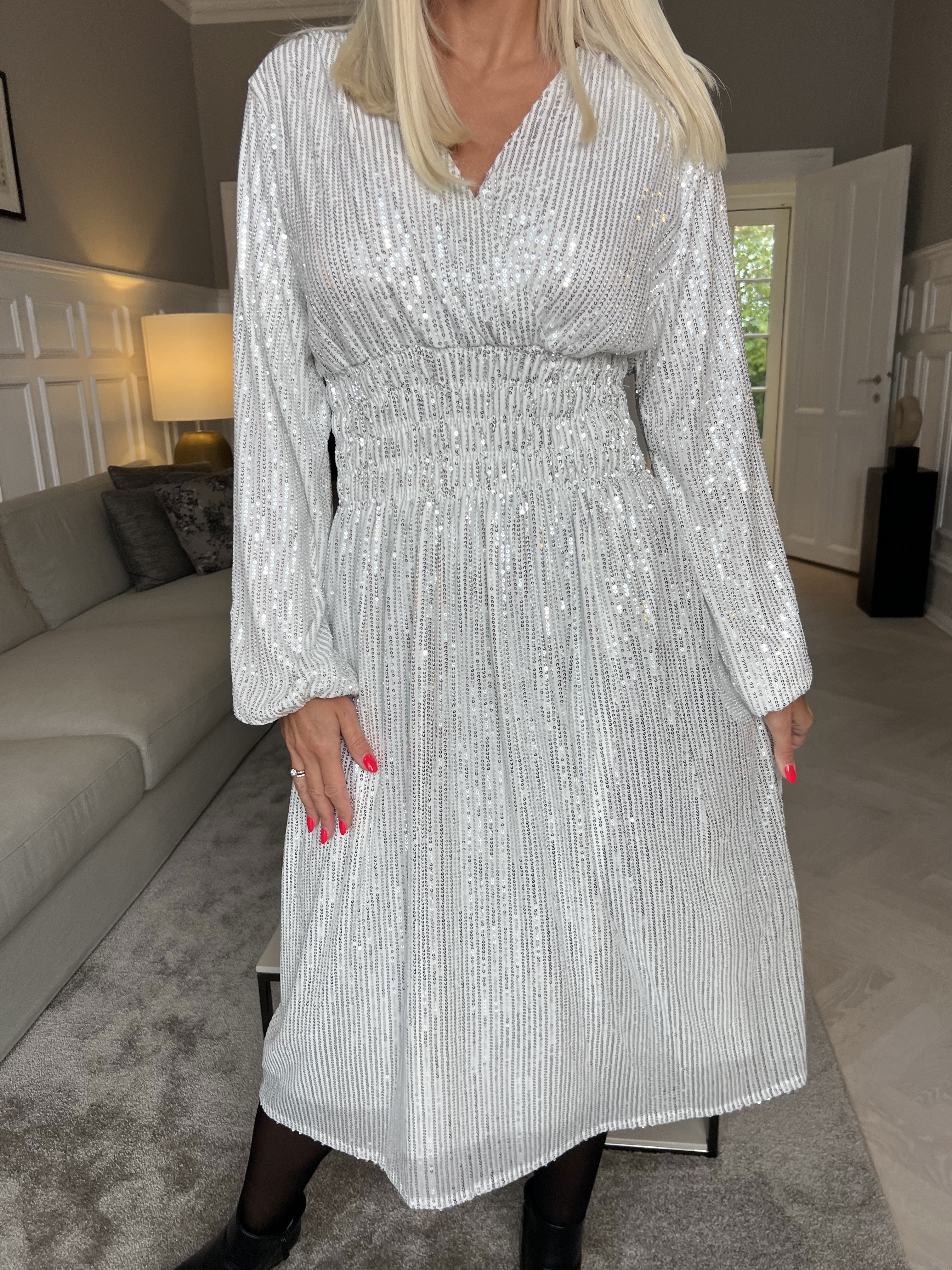 Pams Glitter Midi L/S - Vacker klänning med smock och paljetter